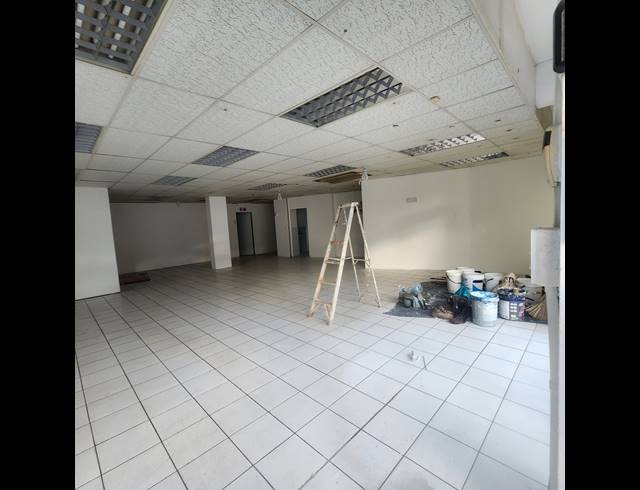 300M² RETAIL TO LET IN OVERPORT